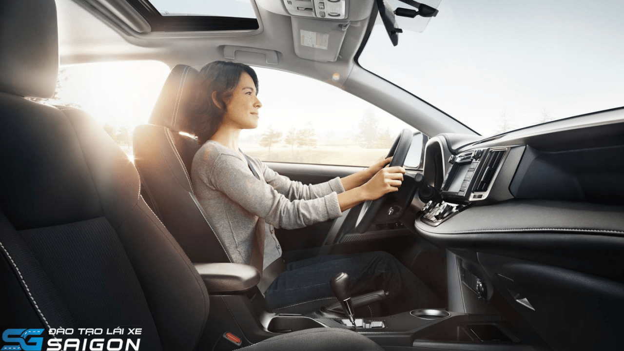 Phụ nữ và những người trung niên nên học bằng lái xe B1 